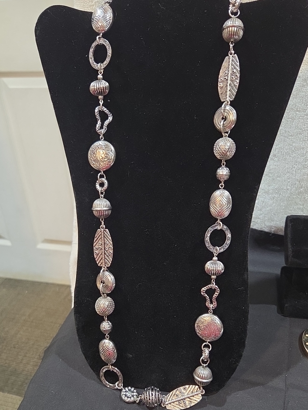 CHICO'S STATEMENT NECKLACE